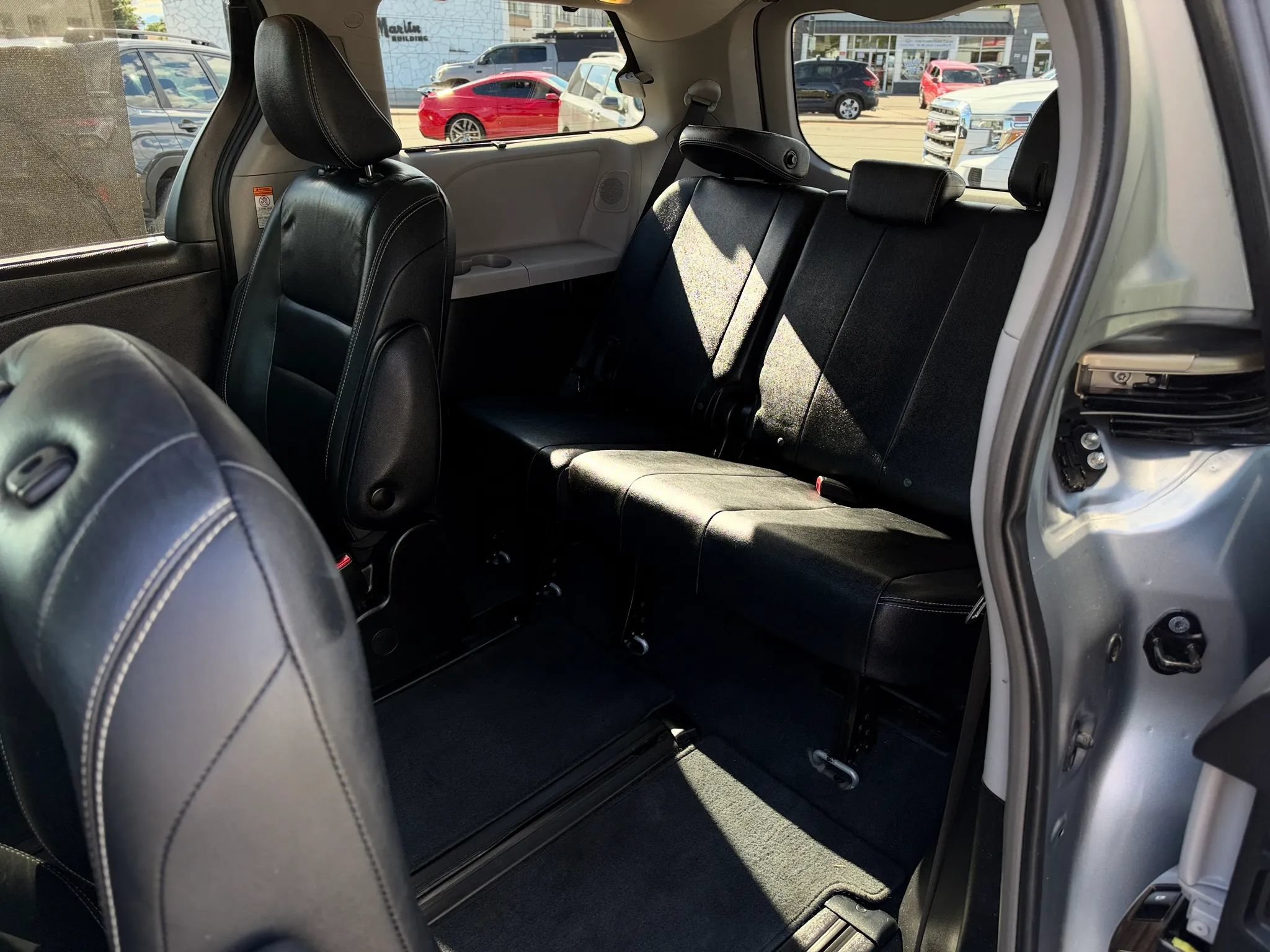 Used 2019 Toyota Sienna SE Premium w/ Carpet Mat Package AWD/4WD image 17