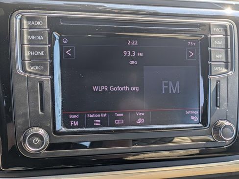 Used 2019 Volkswagen Beetle S image 12