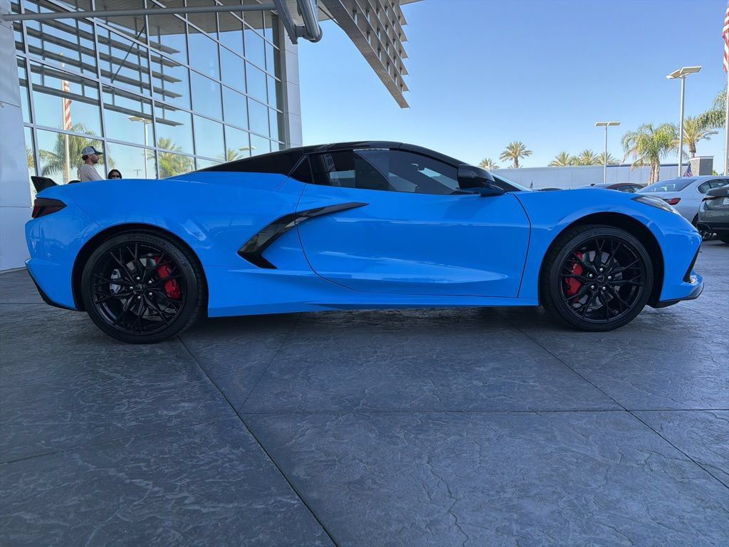 Used 2023 Chevrolet Corvette Stingray Premium Conv w/ Z51 Performance Package RWD image 3