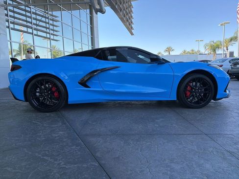 Used 2023 Chevrolet Corvette Stingray Premium Conv w/ Z51 Performance Package RWD image 3