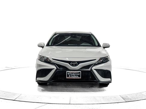 Used 2023 Toyota Camry SE image 2