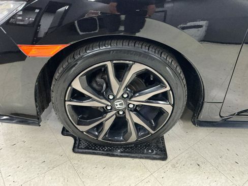 Used 2018 Honda Civic Sport image 6