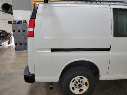 Used 2020 GMC Savana 3500 w/ Driver Convenience Package image 19