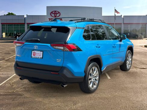 Used 2021 Toyota RAV4 XLE Premium AWD/4WD image 5