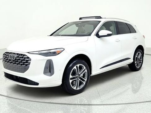 Used 2025 Audi Q5 Premium AWD/4WD image 3