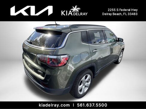 Used 2019 Jeep Compass Latitude image 2