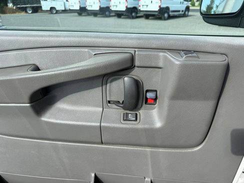 Used 2007 GMC Savana 3500 Extended Passenger w/ LT Preferred Equipment Group RWD image 29