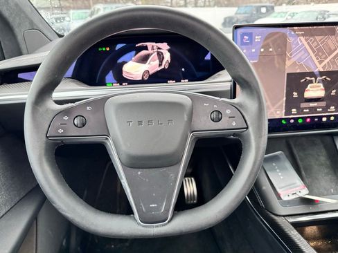 Used 2023 Tesla Model X Plaid image 14