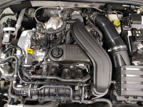 Used 2025 Volkswagen Jetta SE FWD image 30