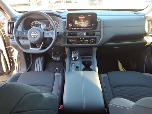 Used 2025 Nissan Pathfinder S image 7