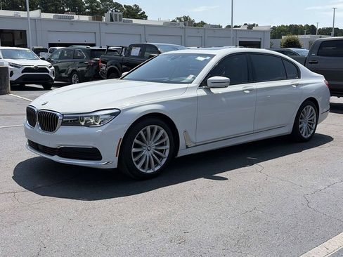 Used 2019 BMW 740i w/ Executive Package RWD image 3