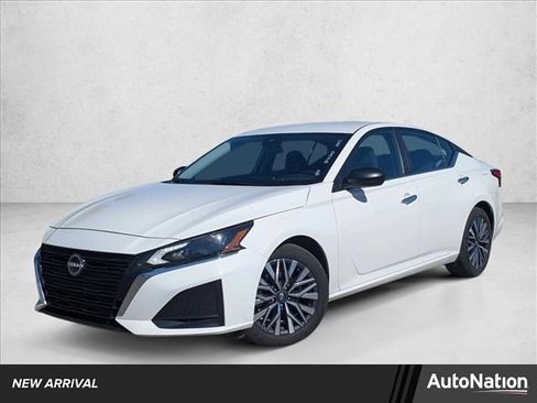 Used 2025 Nissan Altima 2.5 SV image 1