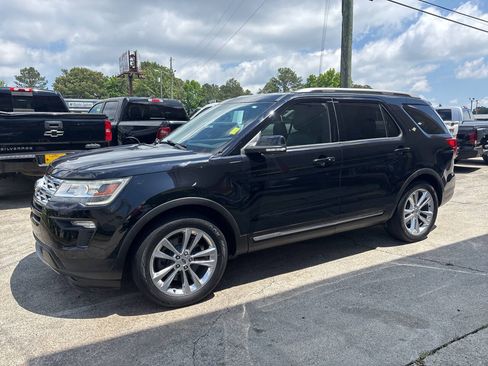 Used 2018 Ford Explorer XLT w/ Equipment Group 202A FWD image 2