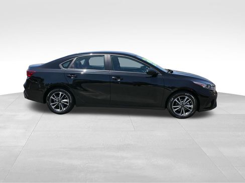 Used 2023 Kia Forte LXS FWD image 2