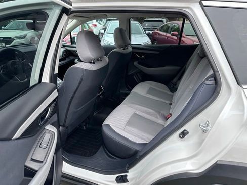 Used 2025 Subaru Outback Premium AWD/4WD image 25