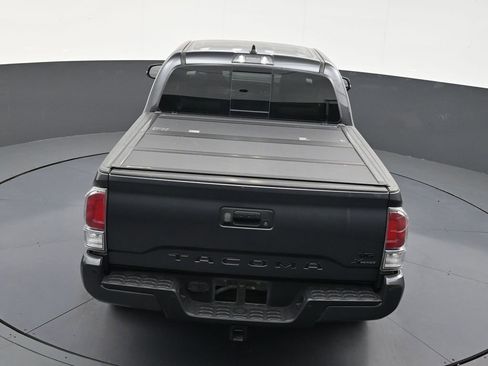 Used 2022 Toyota Tacoma TRD Sport w/ Technology Package image 15