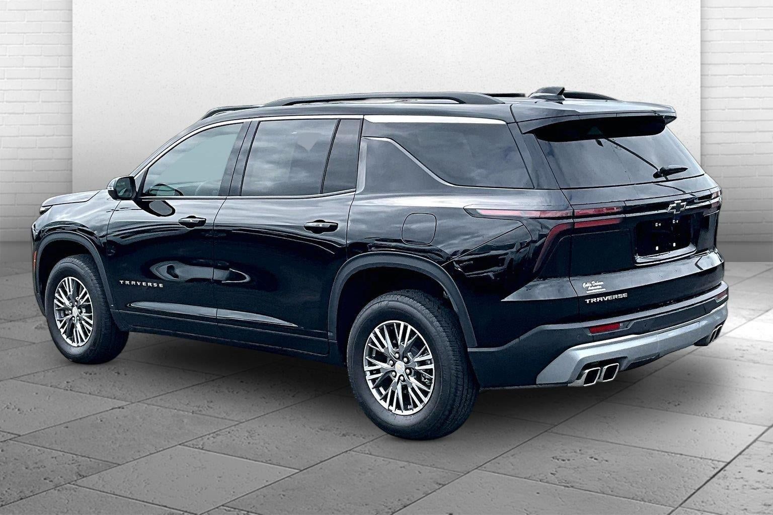 Used 2025 Chevrolet Traverse LT w/ Driver Confidence Package FWD image 10