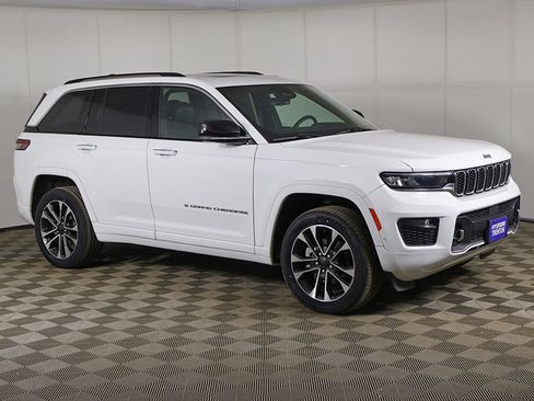Used 2023 Jeep Grand Cherokee Overland w/ Luxury Tech Group IV AWD/4WD image 51