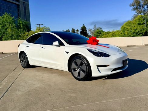 Used 2023 Tesla Model 3 Standard Range RWD image 3