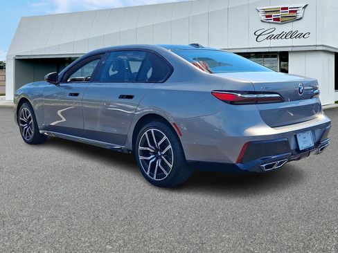 Used 2023 BMW 760i xDrive w/ Executive Package AWD/4WD image 4