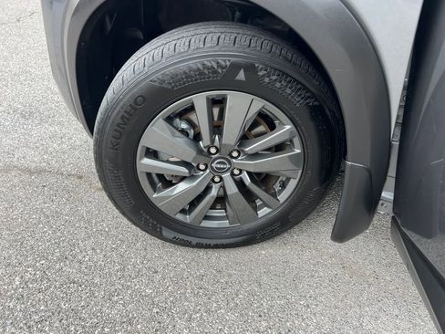 Used 2024 Nissan Pathfinder S image 26