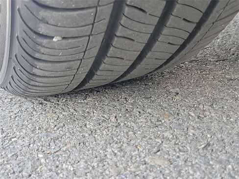 Used 2020 Nissan Versa SV image 32