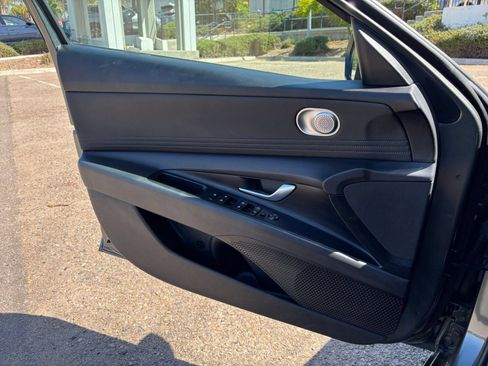 Used 2025 Hyundai Elantra SEL FWD image 18