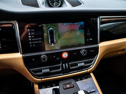 New 2026 Porsche Macan image 18