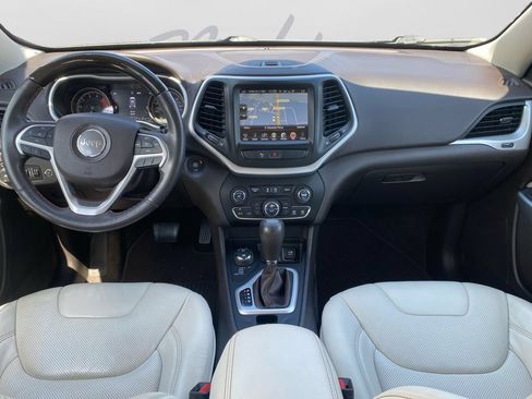 Used 2017 Jeep Cherokee Overland AWD/4WD image 23