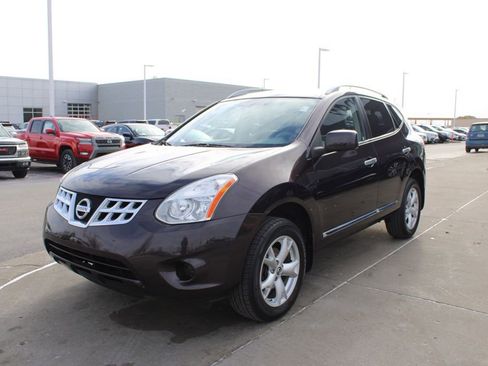 Used 2011 Nissan Rogue SV image 3