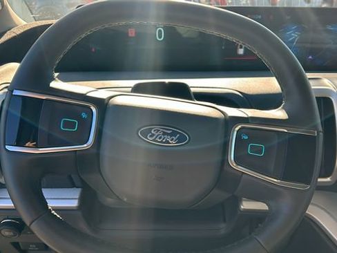 Certified 2025 Ford Expedition Active image 21