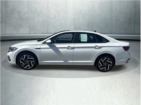 Used 2023 Volkswagen Jetta SEL FWD image 2