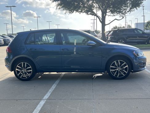 Used 2017 Volkswagen Golf 4-Door FWD image 11