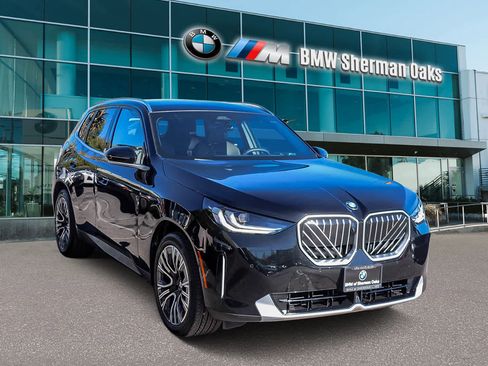 Used 2025 BMW X3 xDrive30i w/ Premium Package image 3