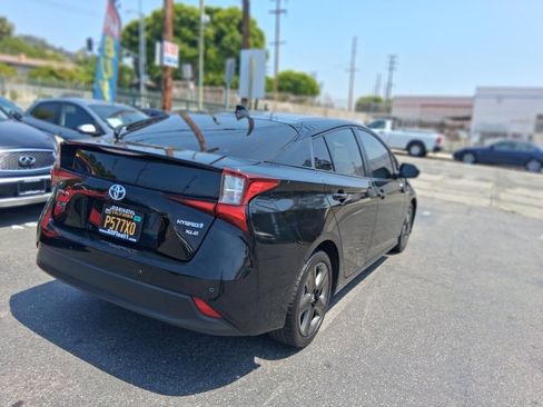 Used 2019 Toyota Prius XLE w/ Carpet Mat Package FWD image 6