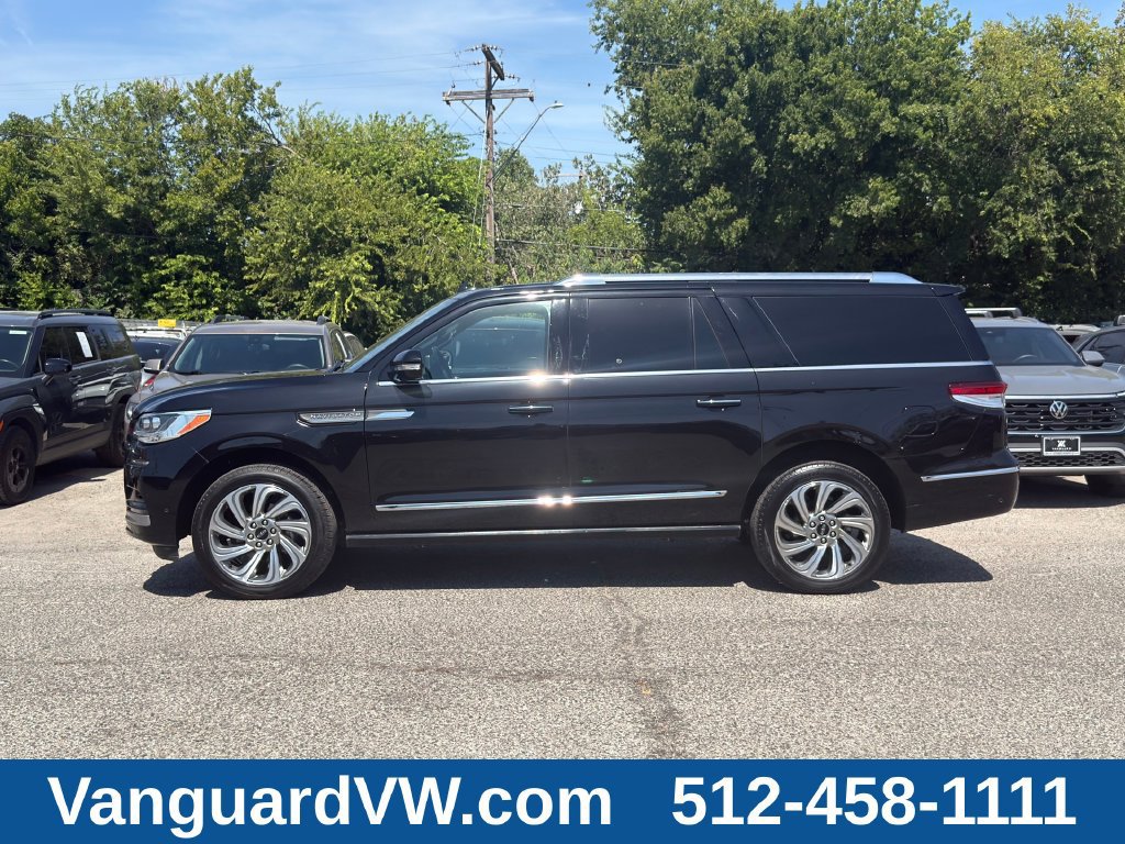 Used 2024 Lincoln Navigator L Reserve AWD/4WD image 7