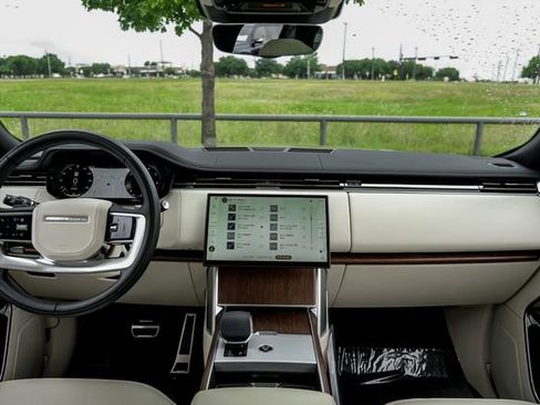 Used 2024 Land Rover Range Rover SE AWD/4WD image 17