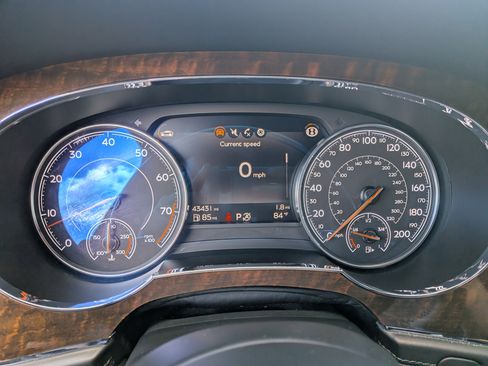 Used 2020 Bentley Bentayga AWD/4WD image 28