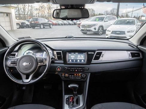 Used 2019 Kia Niro LX image 2