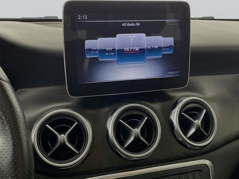 Used 2018 Mercedes-Benz GLA 250 4MATIC image 19