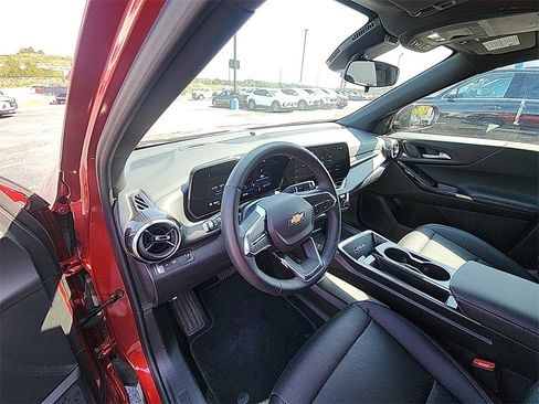 New 2025 Chevrolet Equinox LT w/ Convenience Package II image 14