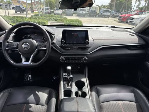 Used 2020 Nissan Altima 2.5 SR FWD image 14