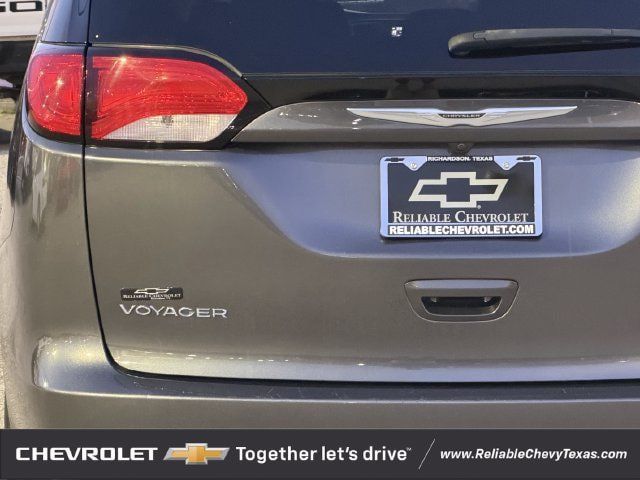 Used 2022 Chrysler Voyager LX FWD image 9