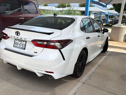 Used 2022 Toyota Camry SE FWD image 2