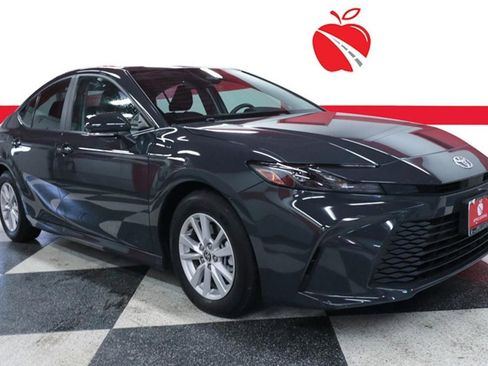 Used 2025 Toyota Camry LE w/ Convenience Package FWD image 1