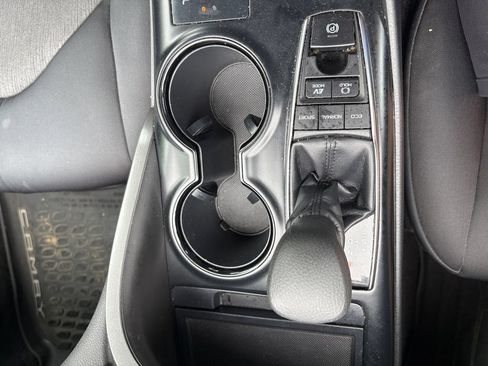 Used 2019 Toyota Camry LE FWD image 21