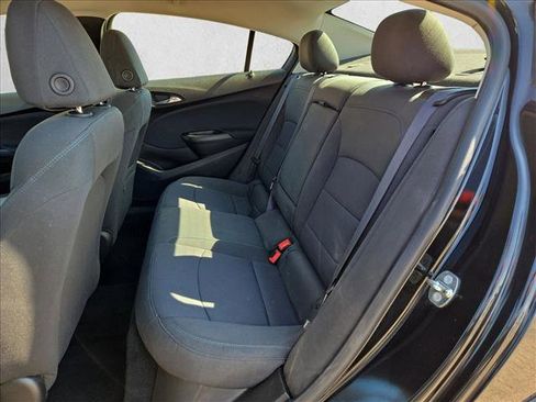 Used 2018 Chevrolet Cruze LT w/ Convenience Package image 18