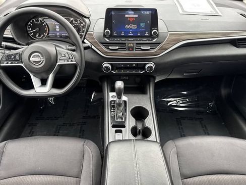 Used 2025 Nissan Altima 2.5 SV AWD/4WD image 10