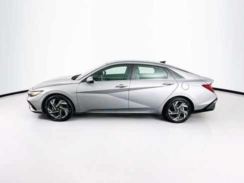 Used 2025 Hyundai Elantra SEL image 4