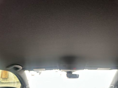 Used 2018 Volkswagen Golf R 4-Door image 4